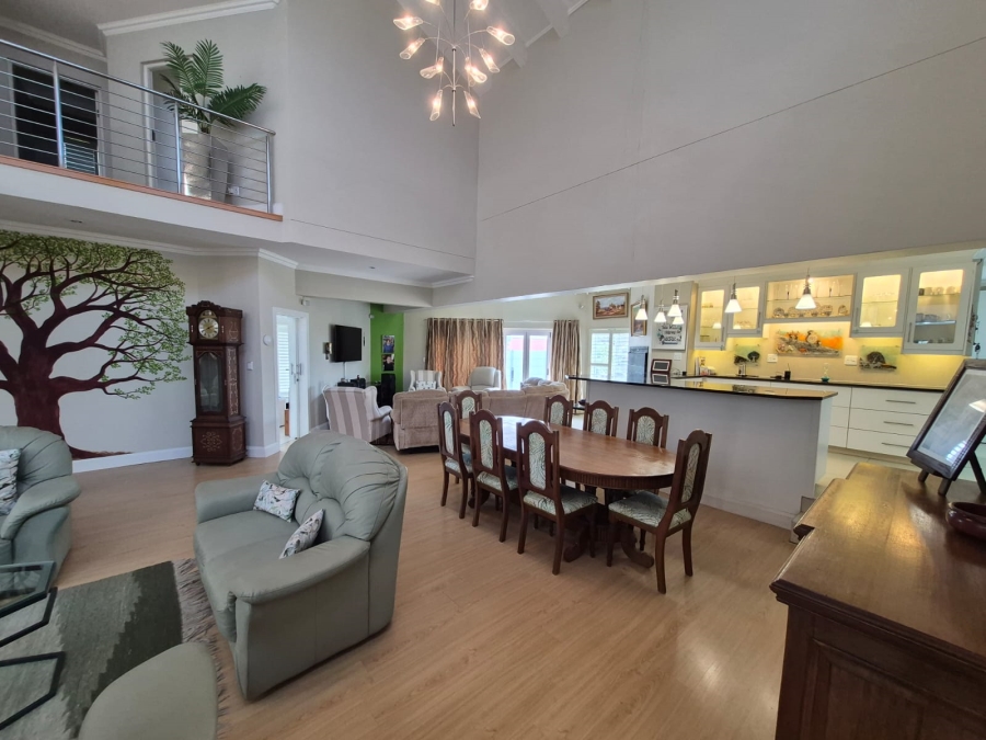 3 Bedroom Property for Sale in Boggomsbaai Western Cape